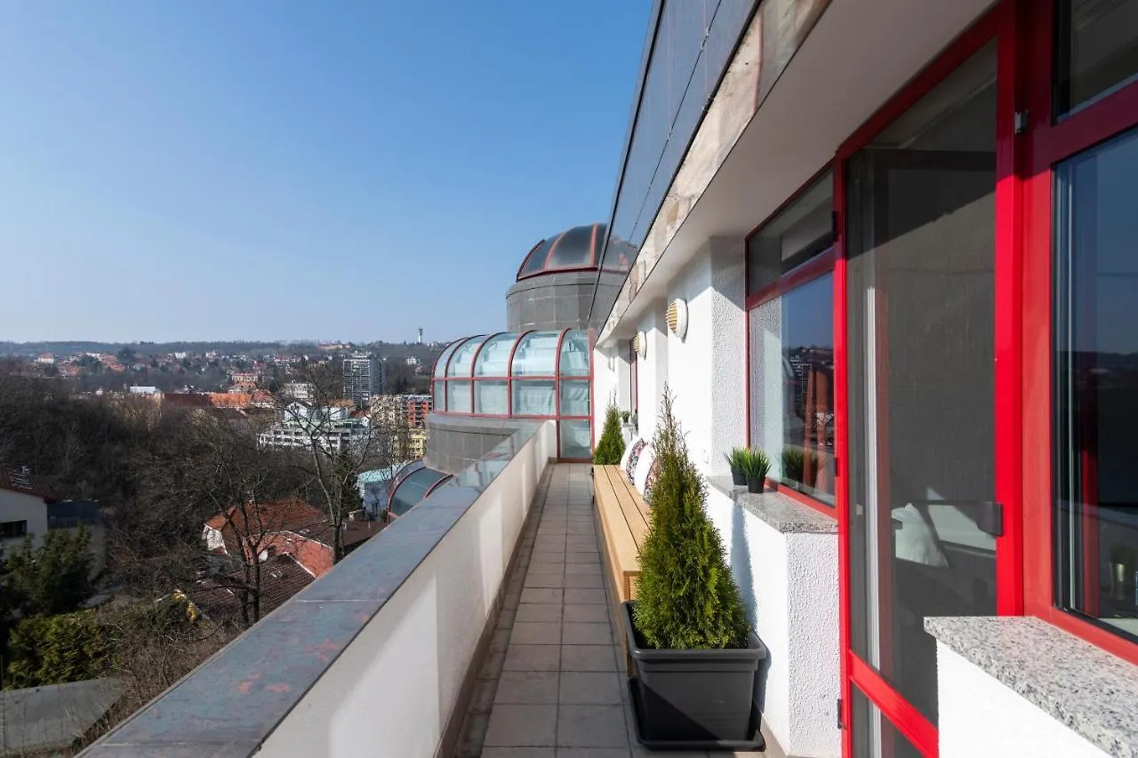 Lovely 3Bd - Rooftop - Jacuzzi&Sauna Prague