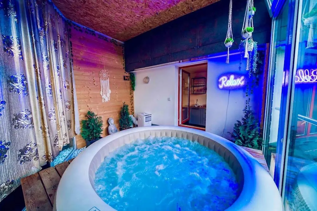 Apartment Lovely 3Bd - Rooftop - Jacuzzi&Sauna Prague