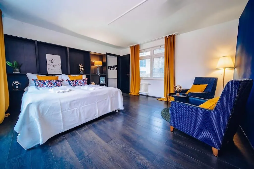 Lovely 3Bd - Rooftop - Jacuzzi&Sauna Prague