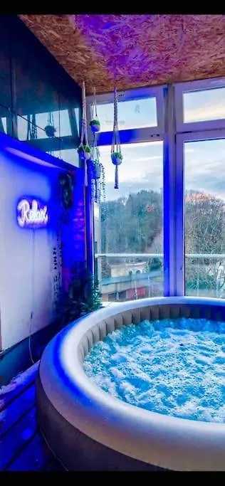 Apartment Lovely 3Bd - Rooftop - Jacuzzi&Sauna Prague