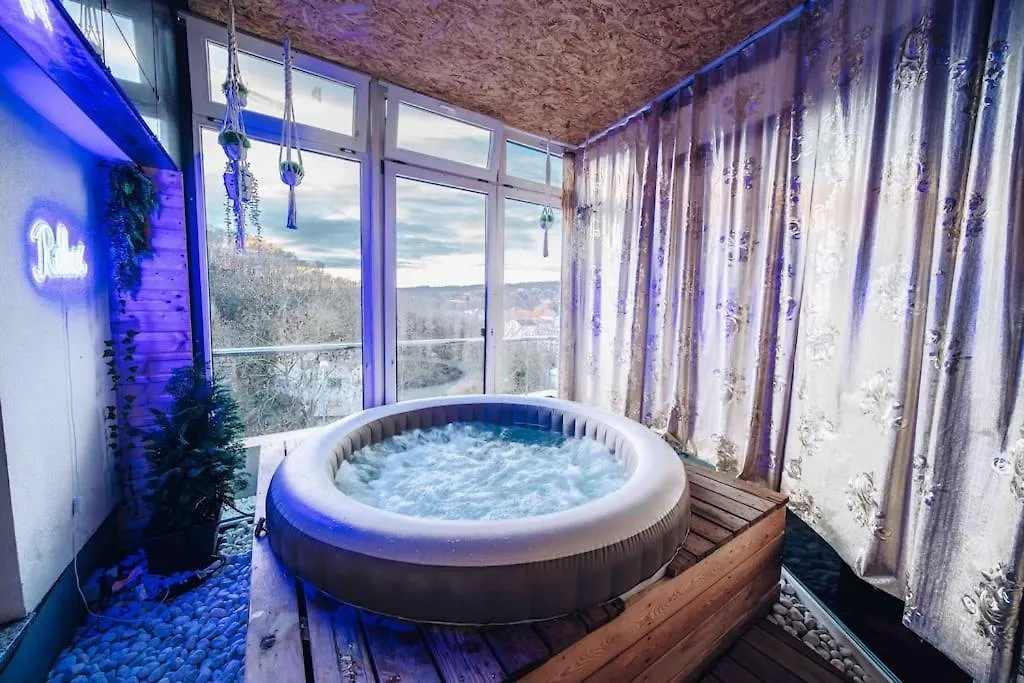 Lovely 3Bd - Rooftop - Jacuzzi&Sauna Prague Apartment