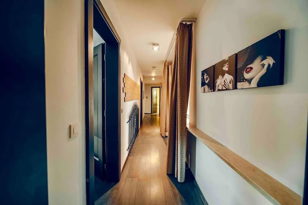 Lovely 3Bd - Rooftop - Jacuzzi&Sauna Prague Apartment